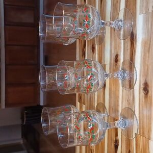 LibbyVTG  Mugs Christmas Holly Berry Wine Glasses Set Of  6 W-Goldrims